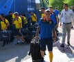 Jucătorii lui Mirel Rădoi au ajuns la hotelul unde vor fi cazați în Bologna // FOTO: Raed Krishan