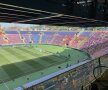 FOTO: UEFA // Suporterii au început să pătrundă în stadion și scandează numele lui Radu, ieșit la încălzire
