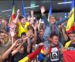 Sosire România U21 // VIDEO Imagini IMPRESIONANTE de azi-noapte! Sute de suporteri i-au așteptat pe „tricolorii” U21 pe aeroport: „Hai să facem asta în fiecare an!” :)