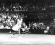 AZI ÎNCEPE! Wimbledon, cel mai elegant și vechi turneu de Grand Slam, din 1877 încoace, ia startul! Aici, Doris Hart, americanca învingătoare în toate turneele de Grand Slam, în semifinalele din 1953, foto: Guliver/gettyimages