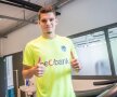 IANIS HAGI LA GENK // VIDEO + FOTO Prima imagine cu Ianis în tricoul lui Genk » Cum l-au prezentat belgienii