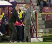 Dan Petrescu, criză de nervi în CFR Cluj - Astana // FOTO: Captură Look Plus