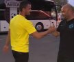 FOTO: Captură TV Telekom Sport // Budescu s-a revăzut cu cei din staff-ul FCSB-ului