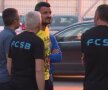 FOTO: Captură TV Telekom Sport // Budescu s-a revăzut cu cei din staff-ul FCSB-ului