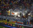 Fanii României au umplut Arena Națională la confruntarea cu Spania, 1-2. Naționala ar putea juca însă meciurile cu Norvegia și Suedia fără spectatori, după ce în tribune au fost aprinse torțe, iar un fan a intrat pe teren. Foto: Raed Krishan