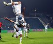 I-A DAT PESTE CAP PE „CÂINI”. Andrei Ivan, atacant care nu mai marcase de 13 luni, a făcut un meci de senzație contra lui Dinamo. Craiova s-a impus cu 4-1, iar vârful de 22 de ani a marcat două dintre goluri și a sărbătorit spectaculos (foto: Sport Pictures)