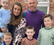 ROONEY FAMILY. Wayne și Coleen, împreună cu fiii Kai (9 ani), Klay (6), Kit (3) și Cass (1). Atacantul de 34 de ani va putea debuta la Derby County în ianuarie, deși e la clubul din Championship de câteva luni. Rooney este și „secundul” lui Philip Cocu, fostul mijlocaș al Barcei. foto: Instagram