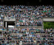 Cei de la Borussia Mönchengladbach pregătesc primul meci acasă de la reluarea Bundesliga cu poze cu fanii aranjate în tribune, ca și cum stadionul ar fi plin. Gladbach va juca sâmbătă cu Bayer Leverkusen FOTO: Guliver/Getty Images