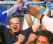 INIMĂ ALB-ALBASTRĂ LA FCSB. Cătălin Făiniși este ofițer de presă la clubul lui Gigi Becali și suporter al unei mari rivale a clubului roș-albastru, Universitatea Craiova, fiind prezent în trecut la multe meciuri în galeria trupei din Bănie (foto). 