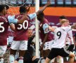 VAR FAIL. Tehnologia a fost degeaba la Aston Villa - Sheffield United 0-0. În ciuda faptului că Nyland, portarul gazdelor, a căzut cu mingea în brațe în spatele barei, sistemul „Goal Line Technology” și VAR nu au validat reușita. Goalkeeper-ul fusese incomodat de un adversar, dar „centralul” Michael Oliver nu a dictat nici fault în atac. Foto: Guliver/GettyImages