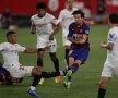 
INTENS. FC Sevilla și Barcelona au terminat la egalitate, 0-0, un meci din care n-au lipsit însă intrările tari și fazele controversate. Messi a reacționat nervos după intrarea întârziată a lui Diego Carlos (foto), argentinianul îmbrâncindu-și adversarul (foto: Guliver/Getty Images)