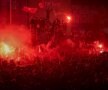 DUPĂ 30 DE ANI! Liverpool a profitat de victoria lui Chelsea în fața lui City și e din nou campioană a Angliei! Este al 19-lea trofeu de acest gen din istorie. Fanii au sărbătorit intens succesul (foto: Guliver/Getty Images)