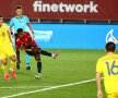 După doar două minute din meciul Spania - Ucraina, scor 4-0, Ansu Fati (17 ani) a obținut un penalty, transformat ulterior de Sergio Ramos. Puștiul Barcelonei a făcut un meci senzațional, reușind să și marcheze în minutul 32 (foto: Reuters)
