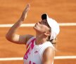 SUBLIMĂ! Simona Halep (28 de ani, 2 WTA) a învins-o pe Garbine Muguruza (26 de ani, 17 WTA) în semifinalele turneului de la Roma, scor 6-3, 4-6, 6-4, și va juca luni finala (foto: Reuters)