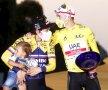 Roglic și Pogacar pe podiumul Turului Franței, foto: Reuters