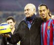 Sean Connery a murit la 90 ani. De-a lungul anilor, scoțianul a fost un apropiat al fotbalului. Aici, o imagine alături de Ronaldinho, în 2005 foto: Guliver/gettyimages