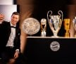 THE BEST. Robert Lewandowski a câștigat premiul „Cel mai bun fotbalist al anului” la Gala „The Best FIFA”. Polonezul i-a depășit pe Cristiano Ronaldo și Leo Messi, după ce a cucerit, în sezonul trecut, cu Bayern, Liga Campionilor, titlul în Bundesliga, Cupa Germaniei, Supercupa Europei și Supercupa Germaniei (foto: Guliver/Getty Images)