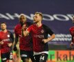 GAZIANTEP, MAREA SURPRIZĂ. Cu Toșca și Maxim titulari, echipa lui Marius Șumudică a doborât-o și pe Fenerbahce, scor 3-1. Maxim a marcat pentru a patra oară în acest sezon, iar Gaziantep a urcat pe 4 în Turcia! Foto: cumhuriyet.com.tr