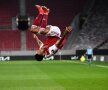 Pierre Emerick Aubameyang a sărbătorit în stilul deja celebru reușitele din partida cu Benfica, scor 3-2. Gabonezul a bifat o dublă și a calificat-o pe Arsenal în optimile EL, unde va înfrunta Olympiacos (foto: Imago)