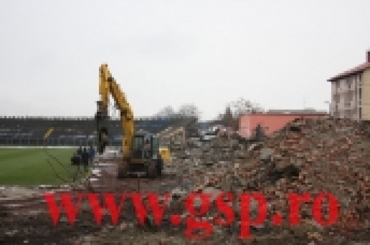 VIDEO / Legendarul stadion "Ilie Oană" din Ploieşti este demolat! Aici a pierdut Liverpool