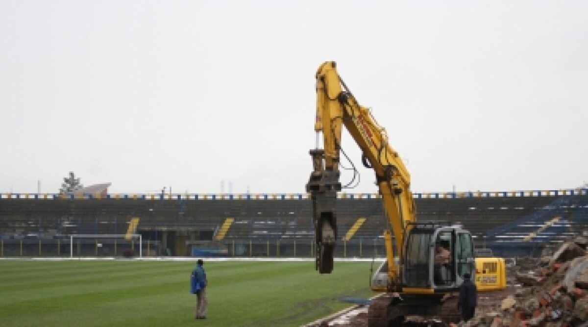 VIDEO / Legendarul stadion "Ilie Oană" din Ploieşti este demolat! Aici a pierdut Liverpool