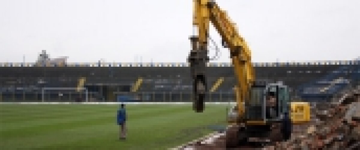 VIDEO / Legendarul stadion "Ilie Oană" din Ploieşti este demolat! Aici a pierdut Liverpool