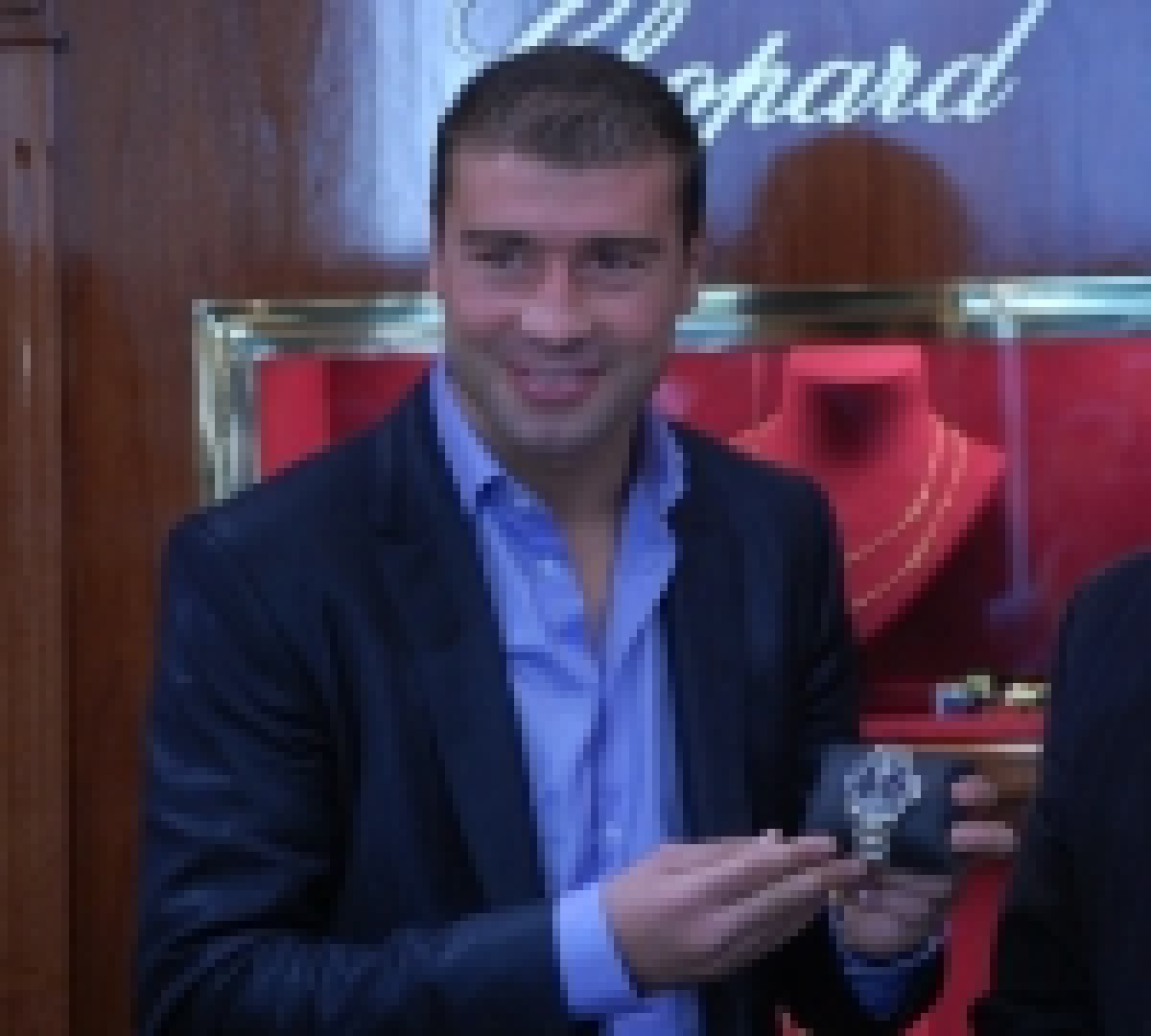 Lucian Bute a primit cadou un ceas de peste 5.000 de euro!