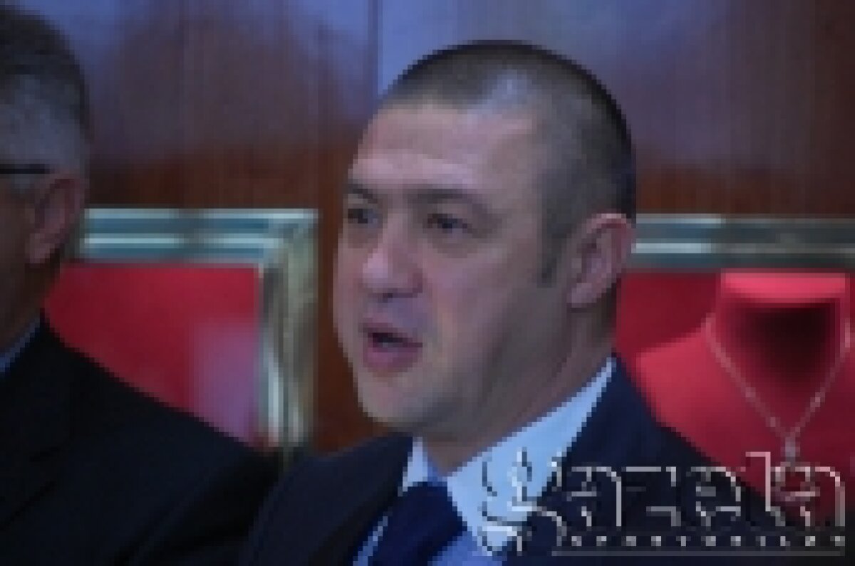 Lucian Bute a primit cadou un ceas de peste 5.000 de euro!