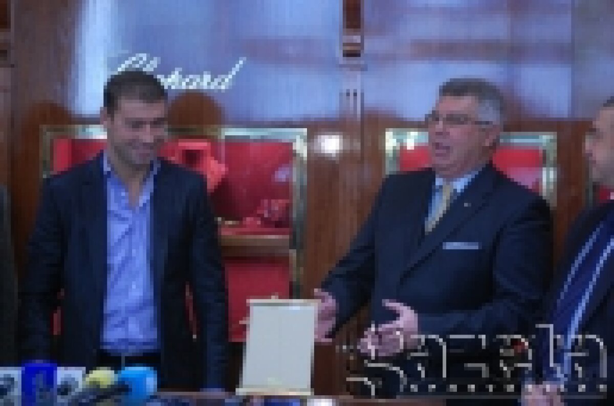 Lucian Bute a primit cadou un ceas de peste 5.000 de euro!