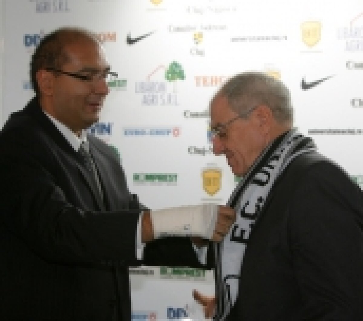 FOTO  » Hizo e manager general la U Cluj: "Nu aducem jucători de pe DVD-uri sau internet" ;)