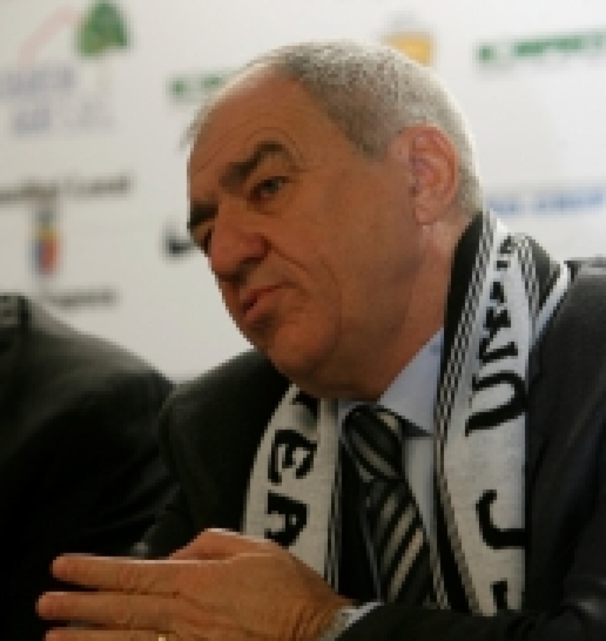 FOTO  » Hizo e manager general la U Cluj: "Nu aducem jucători de pe DVD-uri sau internet" ;)