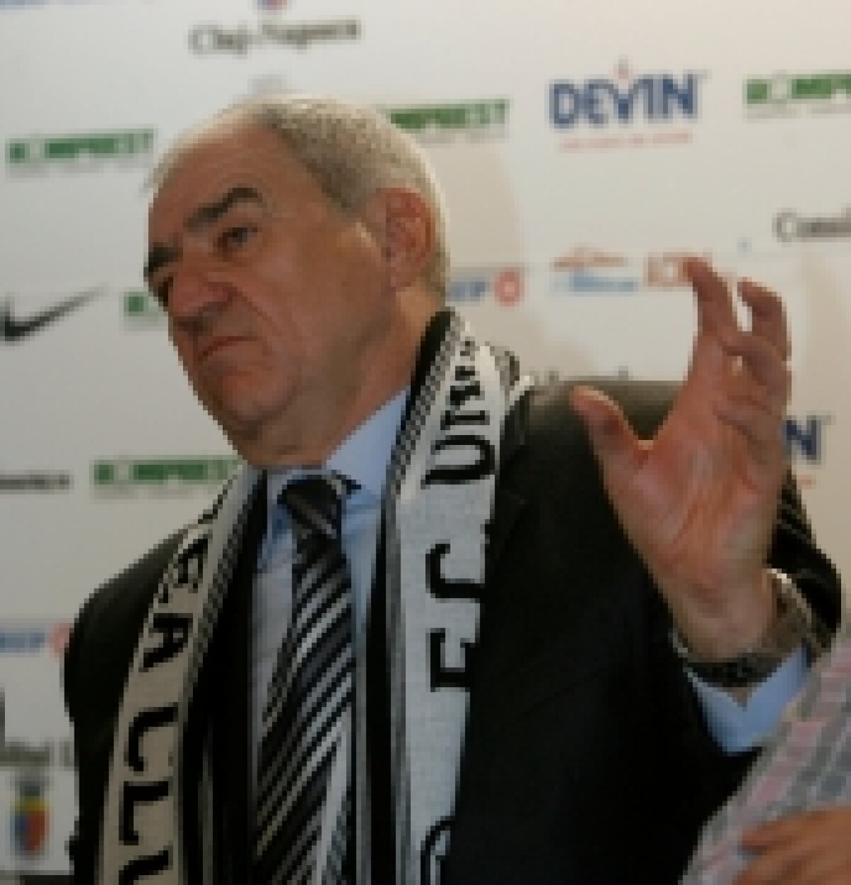 FOTO  » Hizo e manager general la U Cluj: "Nu aducem jucători de pe DVD-uri sau internet" ;)