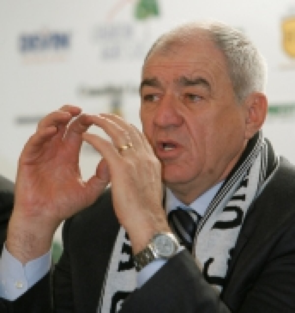 FOTO  » Hizo e manager general la U Cluj: "Nu aducem jucători de pe DVD-uri sau internet" ;)