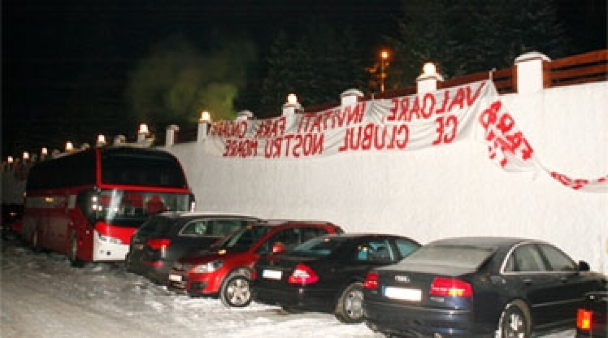 FOTO » Petrecerea lui Cristi Borcea a fost tulburată de bannerele ultraşilor dinamovişti