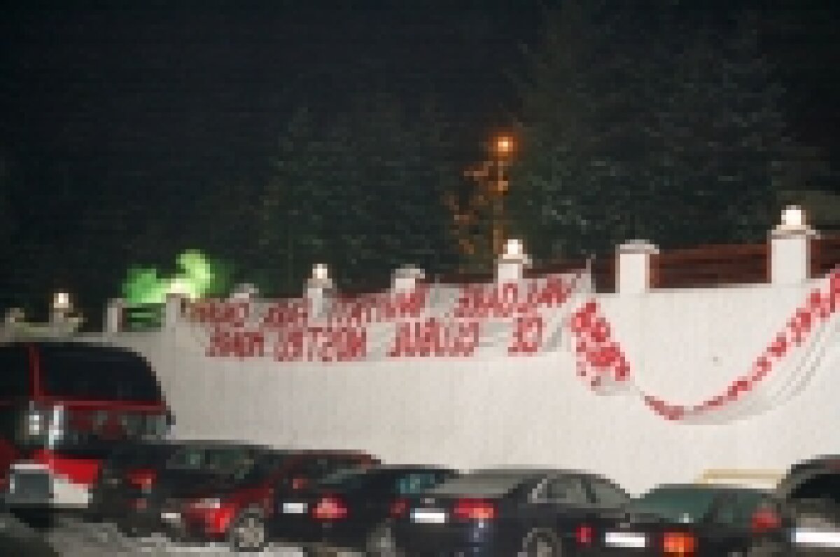 FOTO » Contestatarii l-au scos din minţi pe Borcea la petrecere