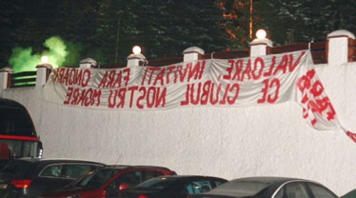 FOTO » Contestatarii l-au scos din minţi pe Borcea la petrecere