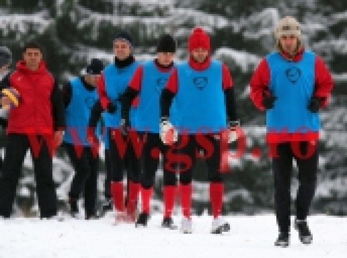 FOTO » Dinamoviştii s-au jucat astăzi pentru prima oară cu mingea în 2010