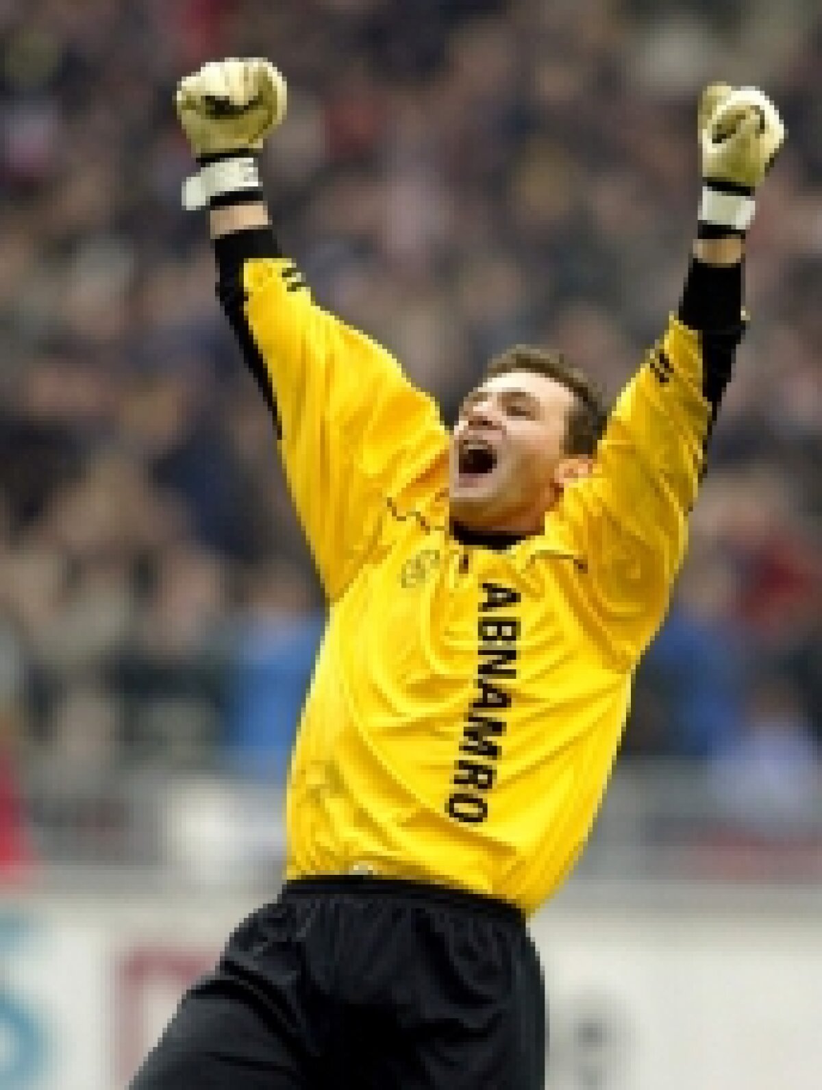 Bogdan Lobonţ a împlinit astăzi 32 de ani. Transmite-i un mesaj!