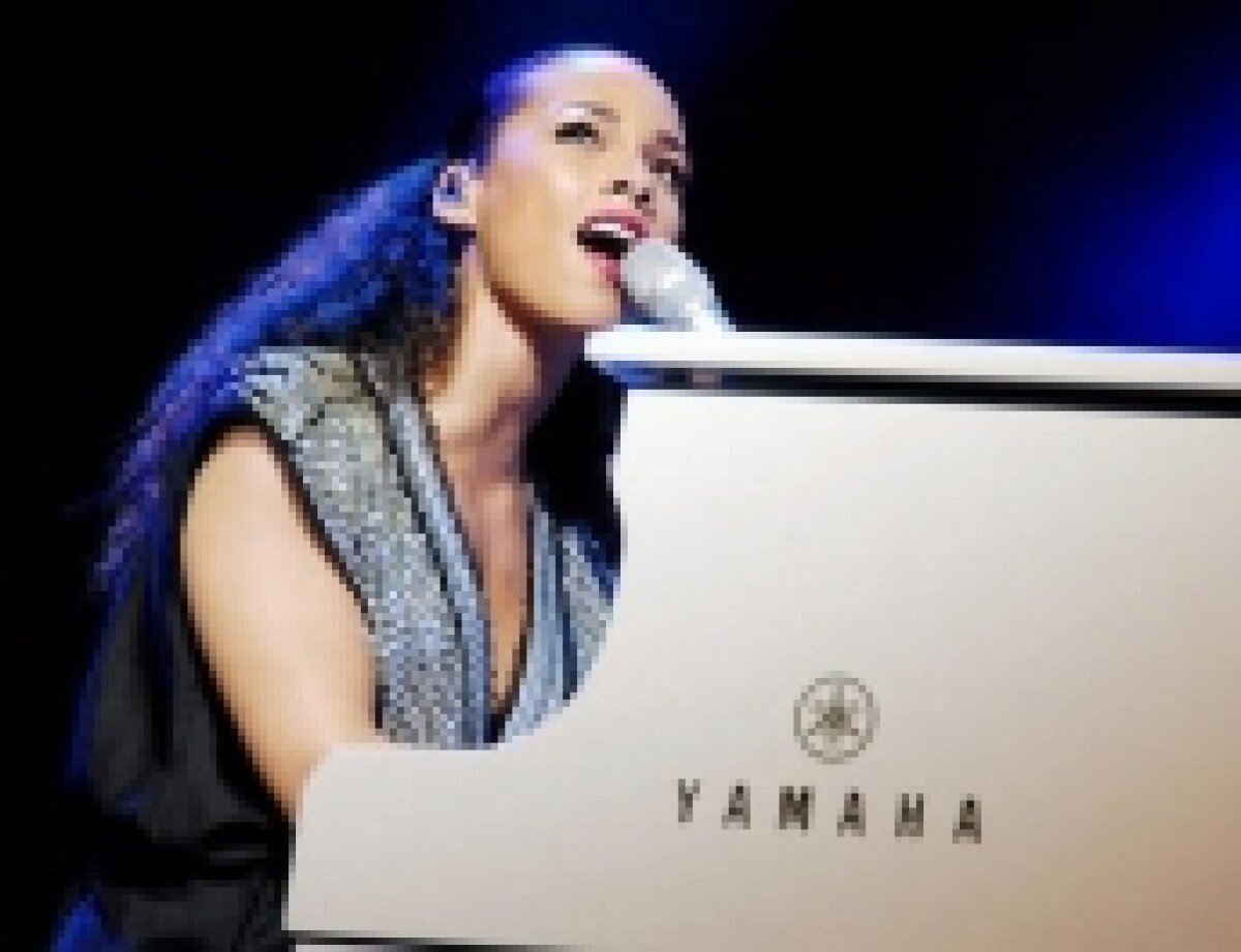 FOTO / Fotbaliştii Realului şi-au dus iubitele la concertul Alicia Keys