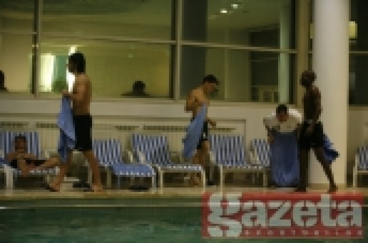 FOTO / Giuleştenii s-au bălăcit la piscina lui Copos