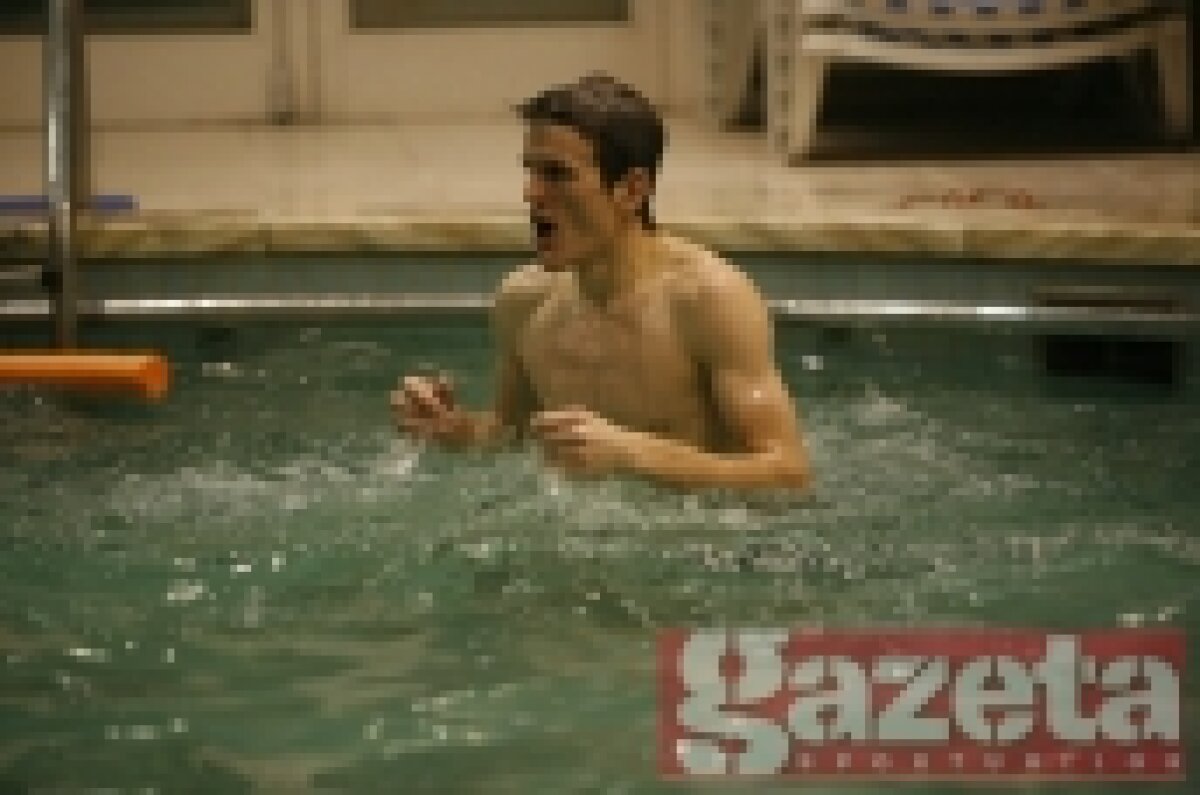 FOTO / Giuleştenii s-au bălăcit la piscina lui Copos