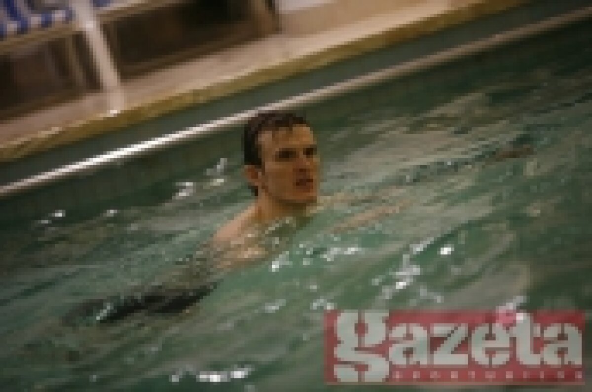 FOTO / Giuleştenii s-au bălăcit la piscina lui Copos