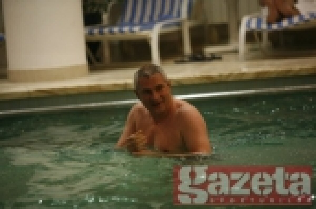 FOTO / Giuleştenii s-au bălăcit la piscina lui Copos