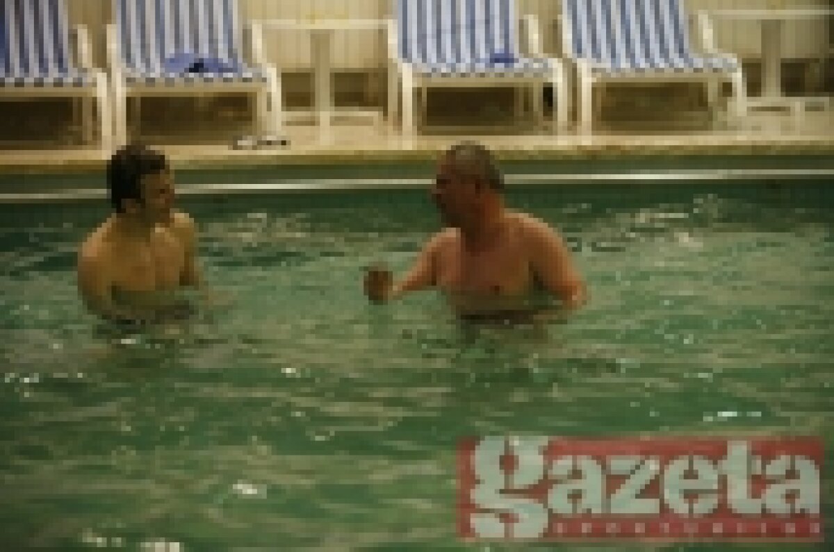 FOTO / Giuleştenii s-au bălăcit la piscina lui Copos