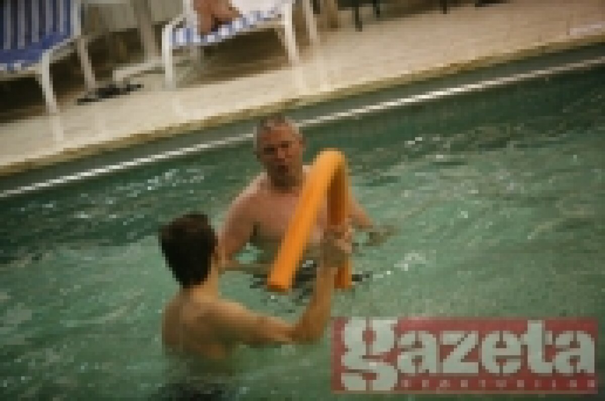 FOTO / Giuleştenii s-au bălăcit la piscina lui Copos