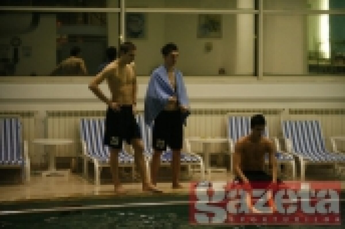 FOTO / Giuleştenii s-au bălăcit la piscina lui Copos