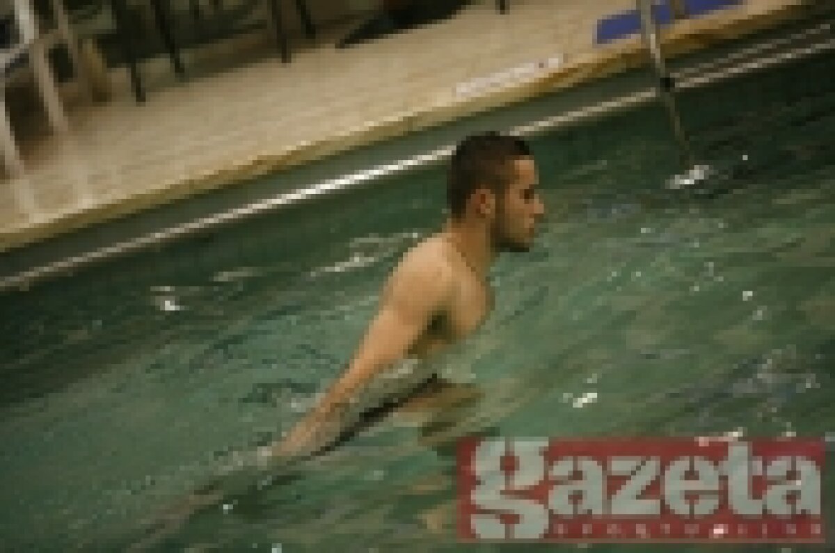 FOTO / Giuleştenii s-au bălăcit la piscina lui Copos