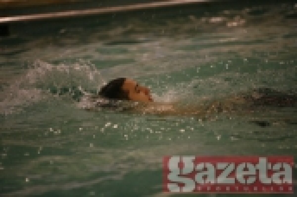 FOTO / Giuleştenii s-au bălăcit la piscina lui Copos