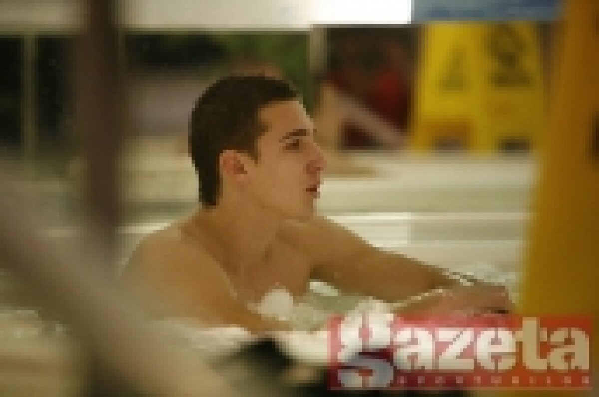 FOTO / Giuleştenii s-au bălăcit la piscina lui Copos