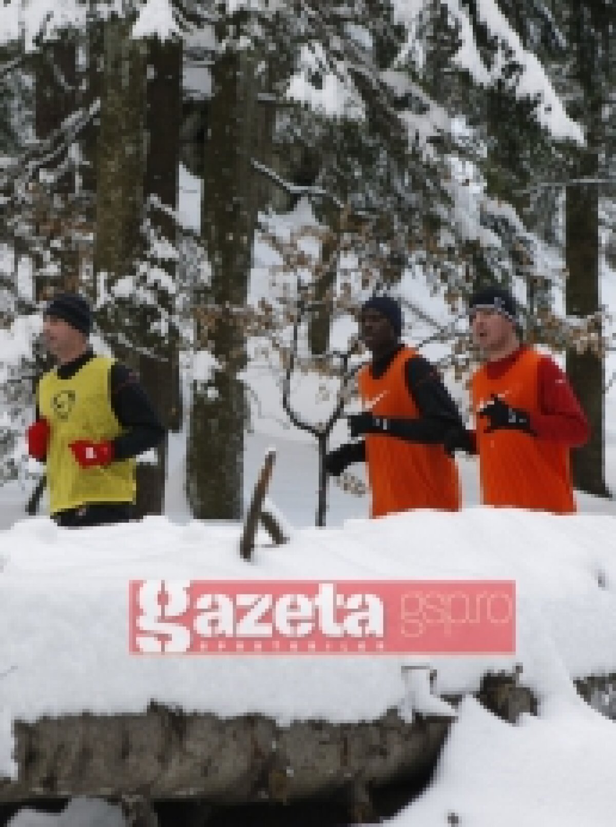 FOTO / Dinamoviştii sînt extenuaţi după antrenamentul printre troiene